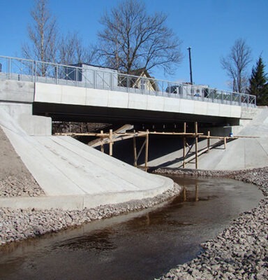 Aleksandrovskaya Yerleşimindeki Kızminka Nehri Üzerindeki Köprünün Onarımı
