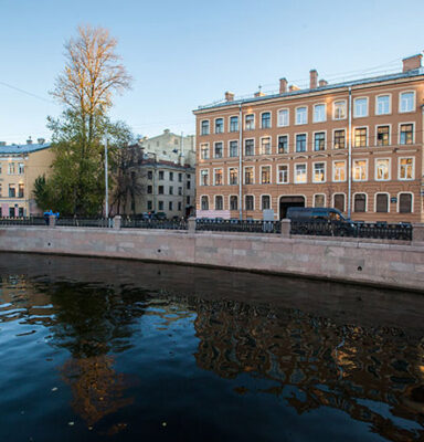 Griboyedov Kanalı Rıhtımı Kazanskiy Köprüsü