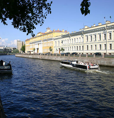 Moyka Nehri Pochtamtsky Köprüsü Onarımı